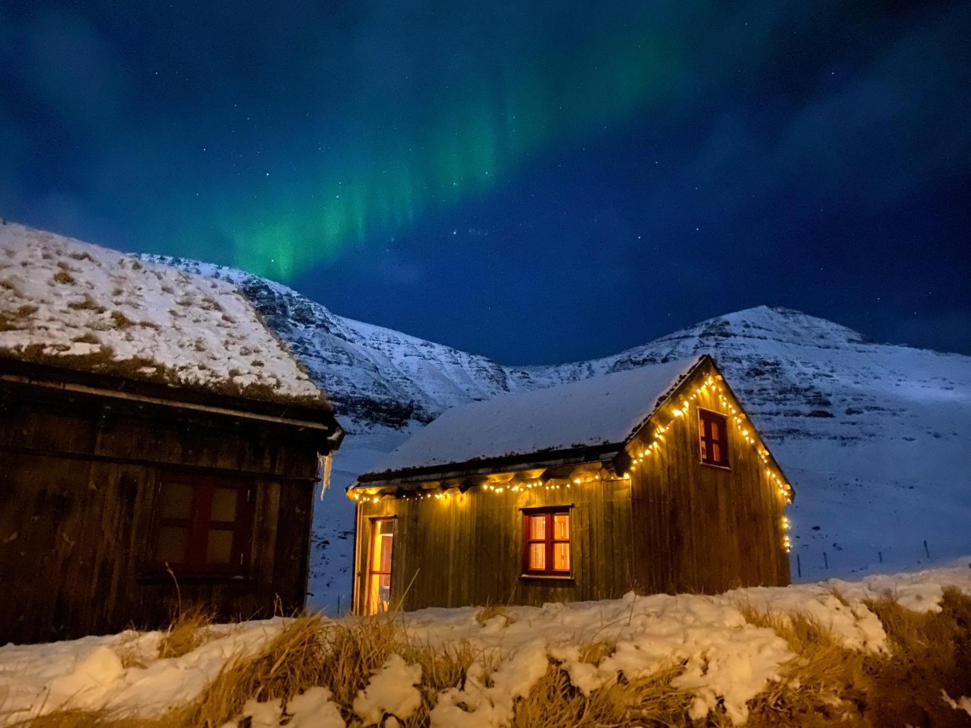 Mulafossur Cottages By Famous Waterfall In Gasadalur Exteriör bild