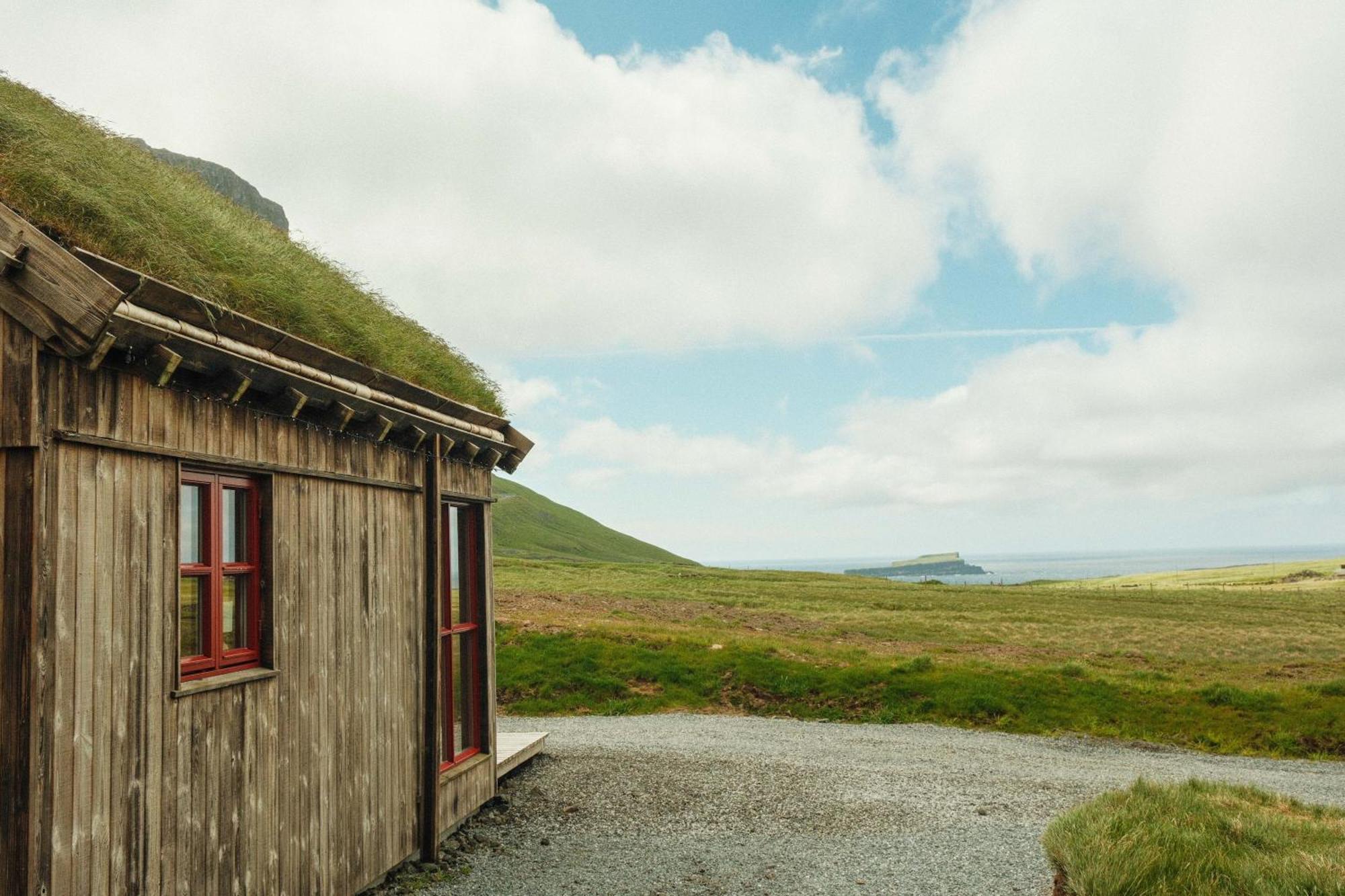 Mulafossur Cottages By Famous Waterfall In Gasadalur Exteriör bild