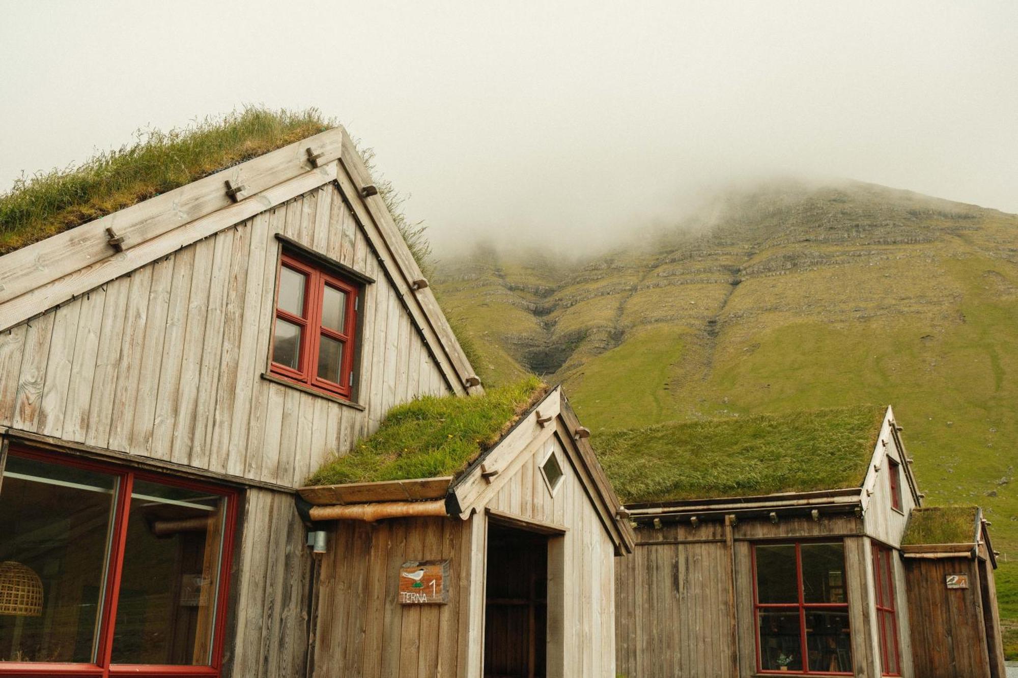 Mulafossur Cottages By Famous Waterfall In Gasadalur Exteriör bild