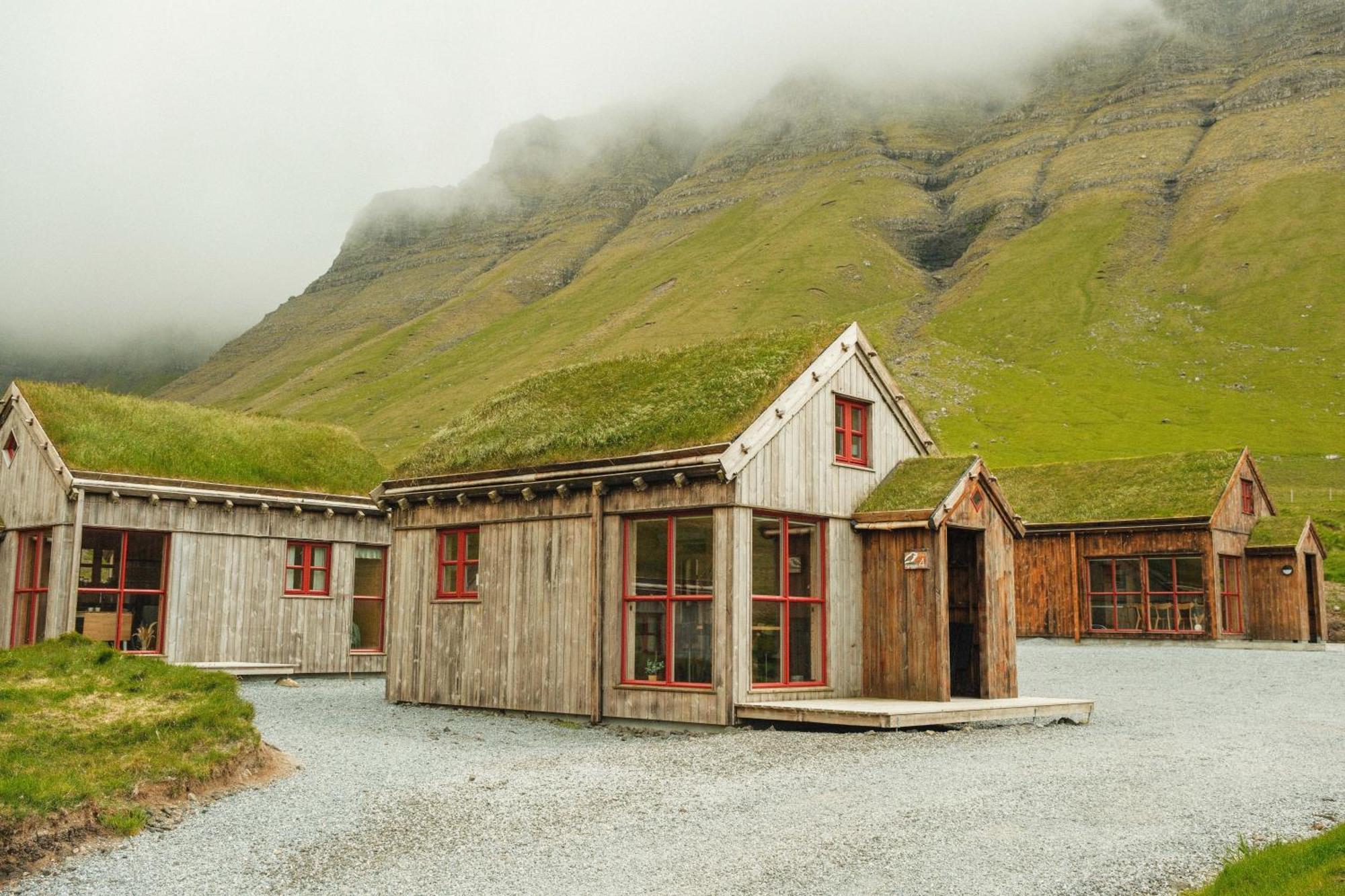 Mulafossur Cottages By Famous Waterfall In Gasadalur Exteriör bild