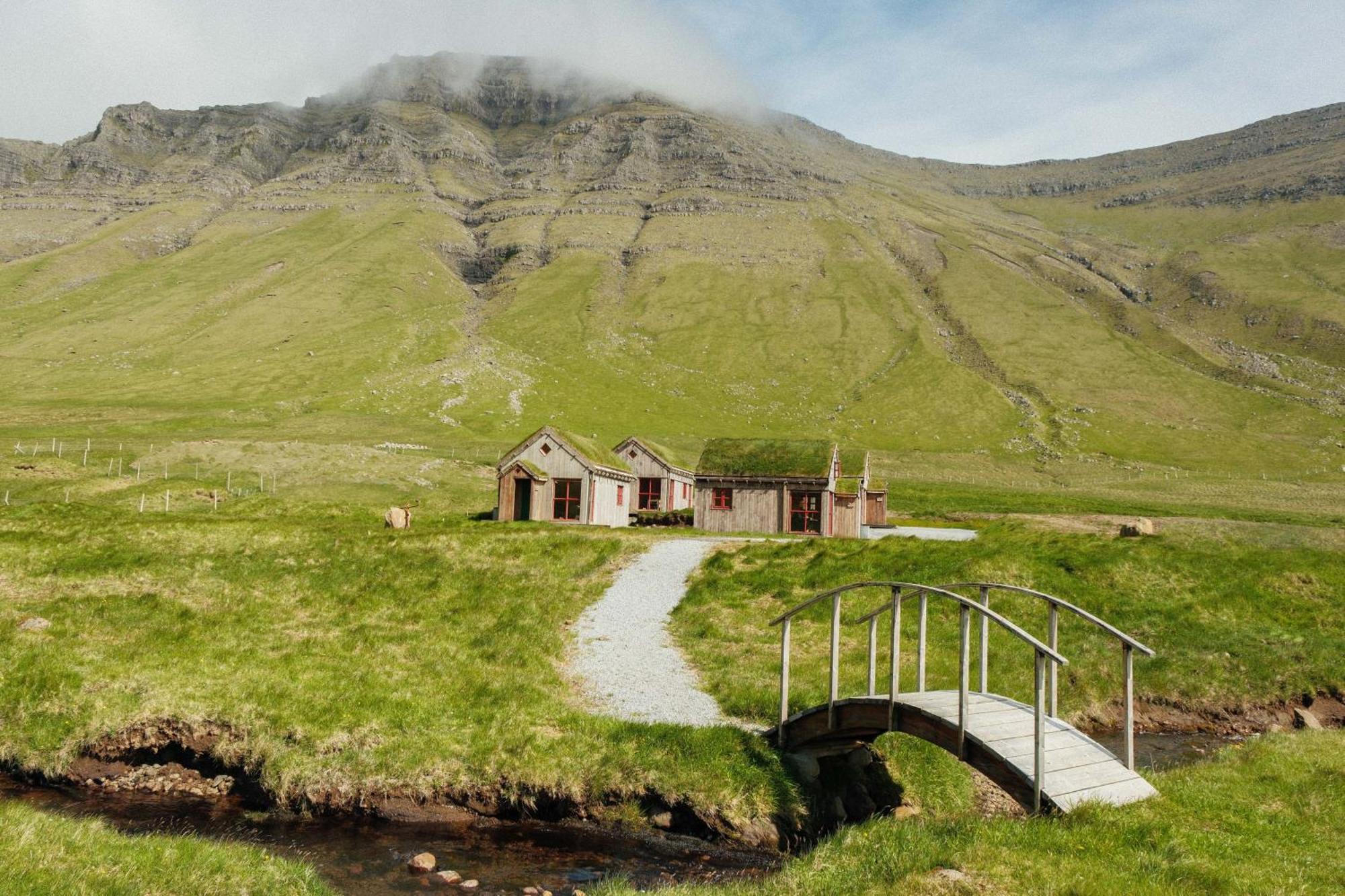 Mulafossur Cottages By Famous Waterfall In Gasadalur Exteriör bild
