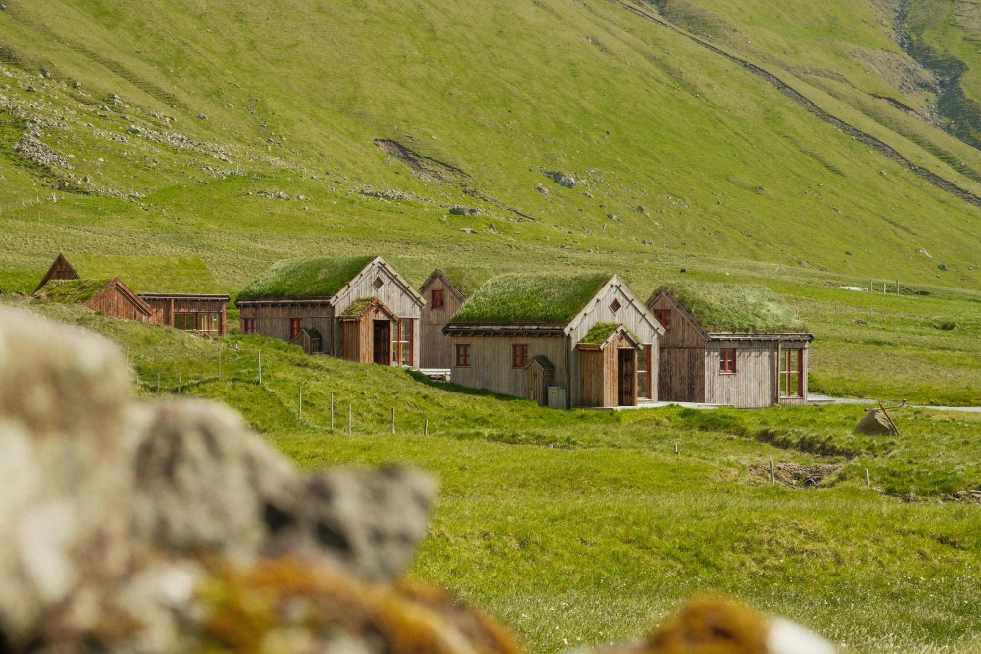 Mulafossur Cottages By Famous Waterfall In Gasadalur Exteriör bild