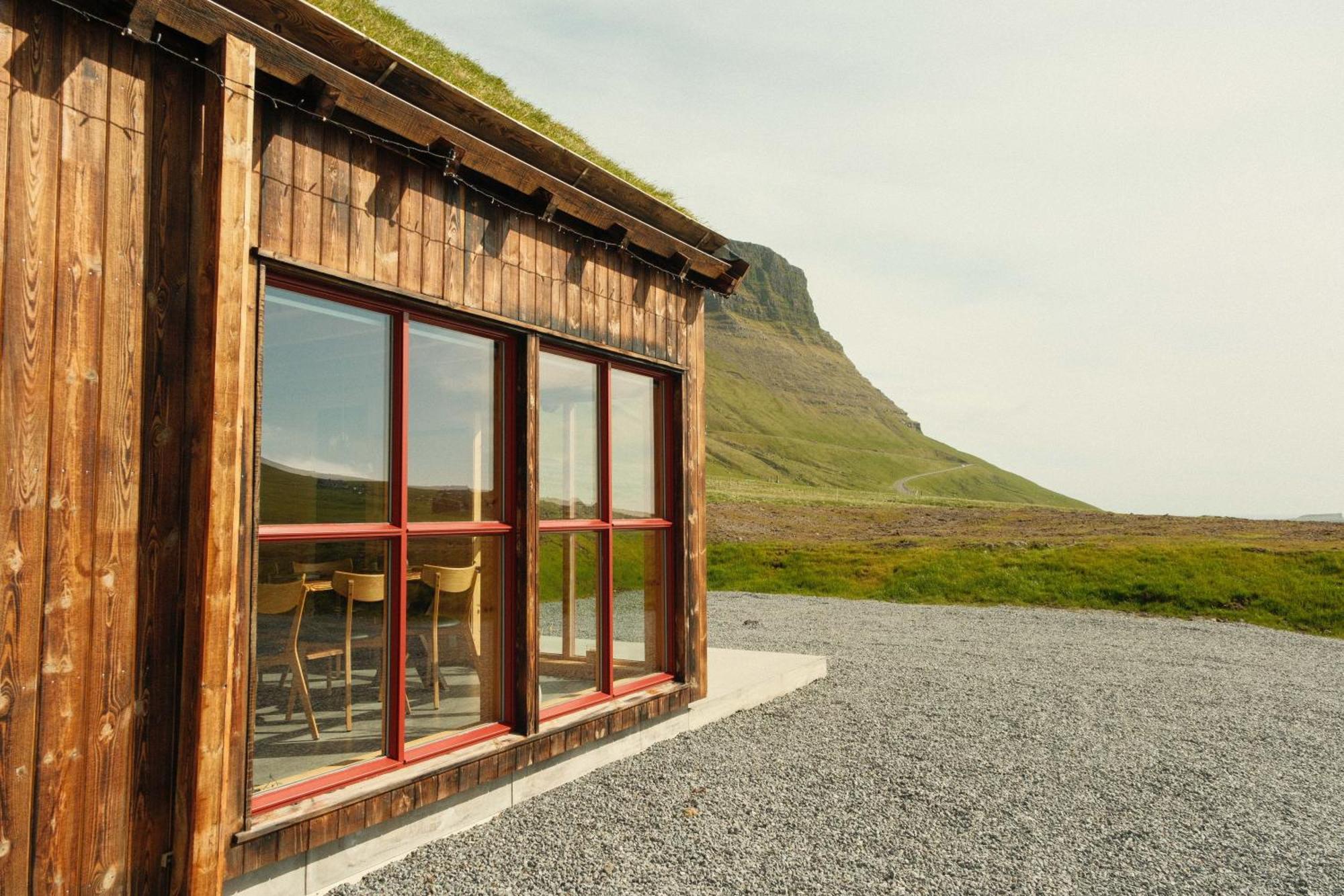 Mulafossur Cottages By Famous Waterfall In Gasadalur Exteriör bild