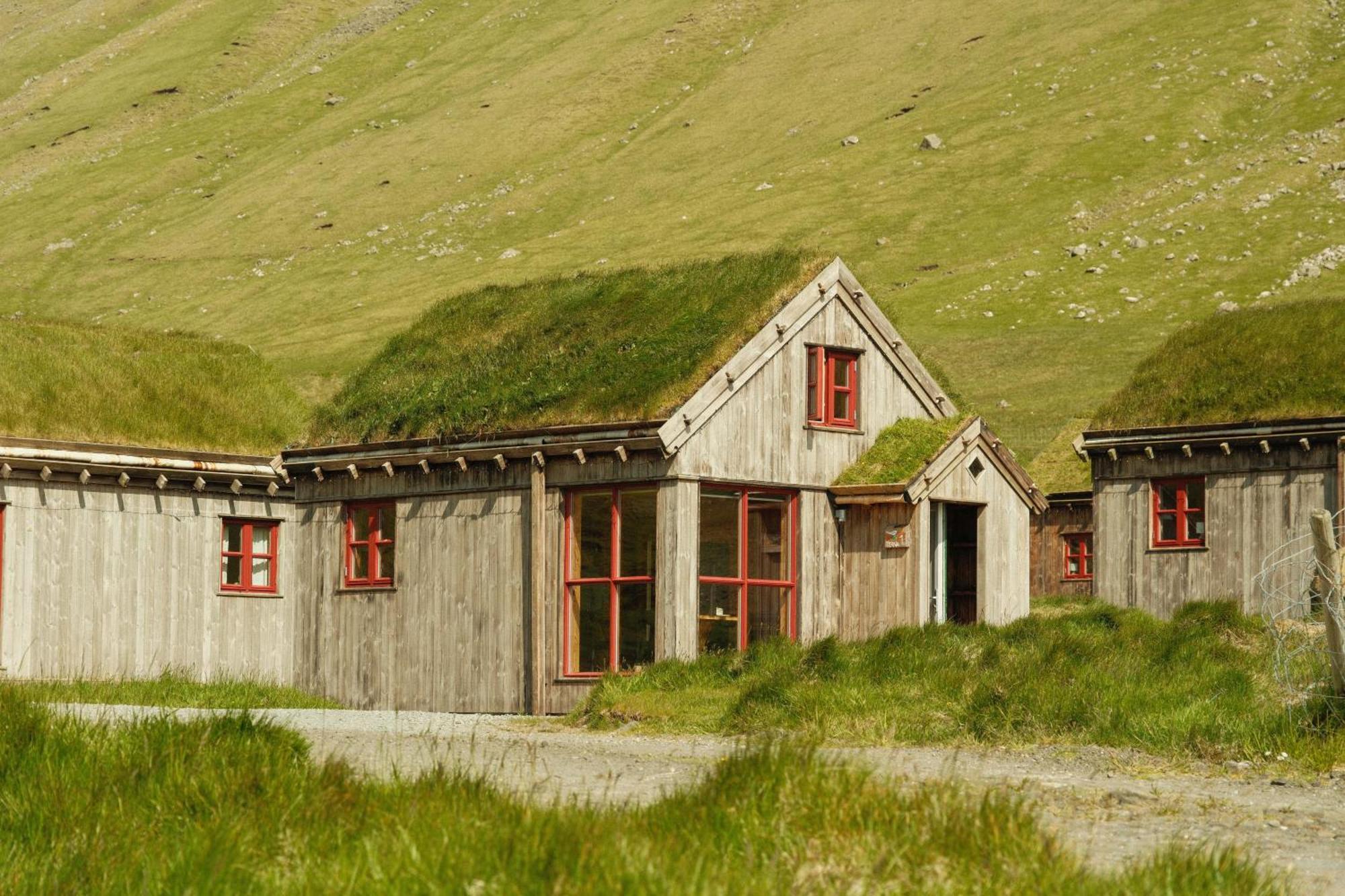 Mulafossur Cottages By Famous Waterfall In Gasadalur Exteriör bild