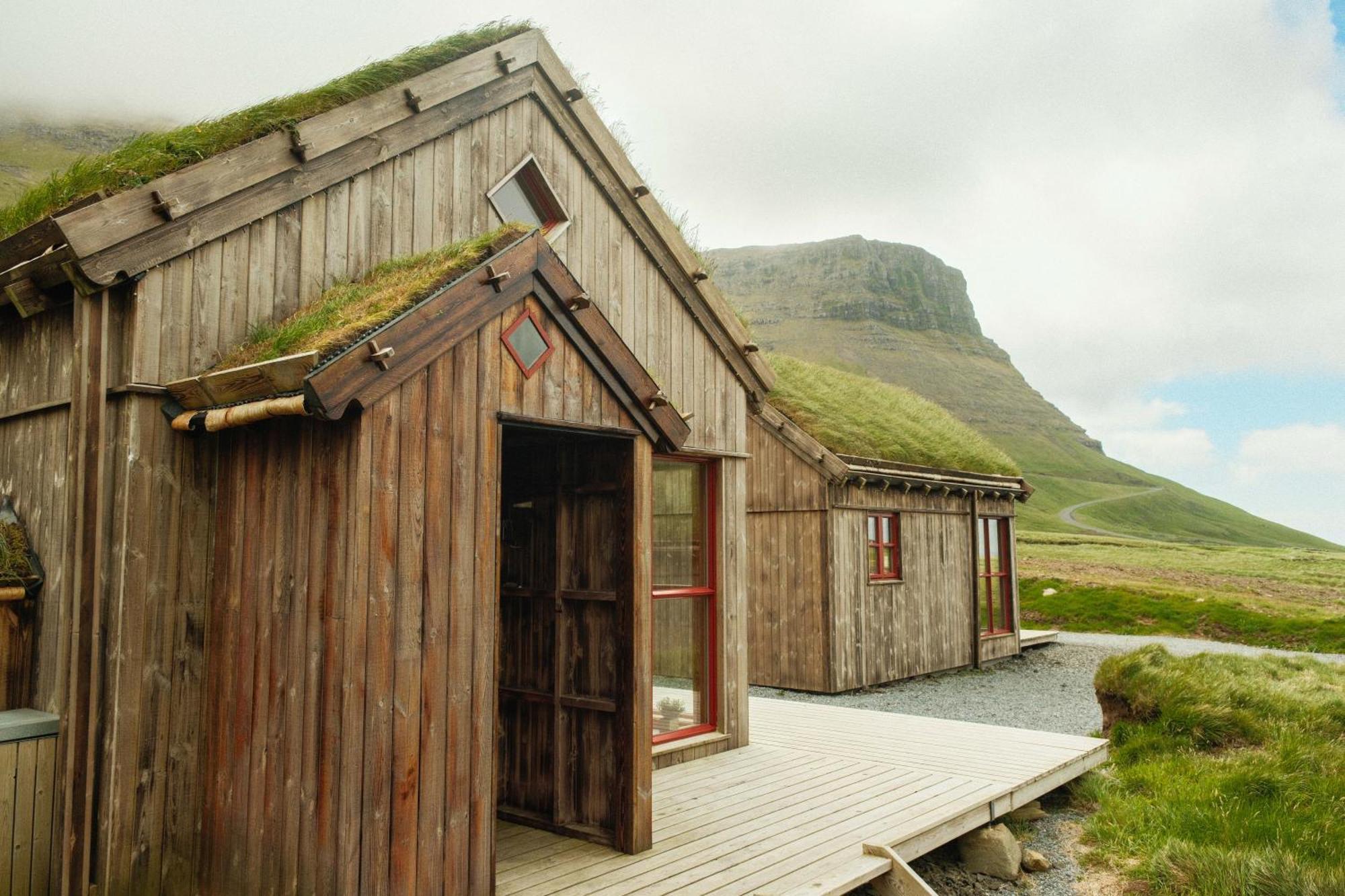 Mulafossur Cottages By Famous Waterfall In Gasadalur Exteriör bild